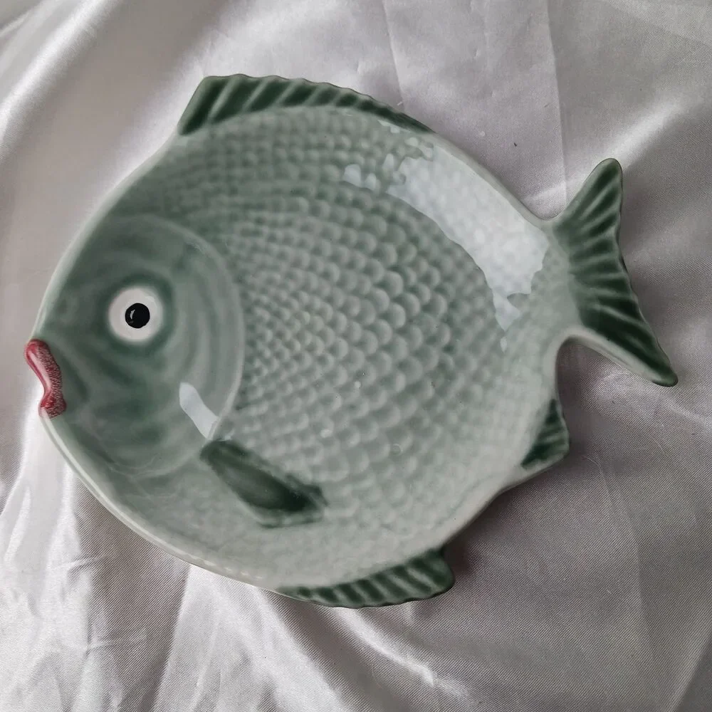 Vintage Portugal Faiancas Belo Art Pottery Fish Shaped 6 1/2'' Plate